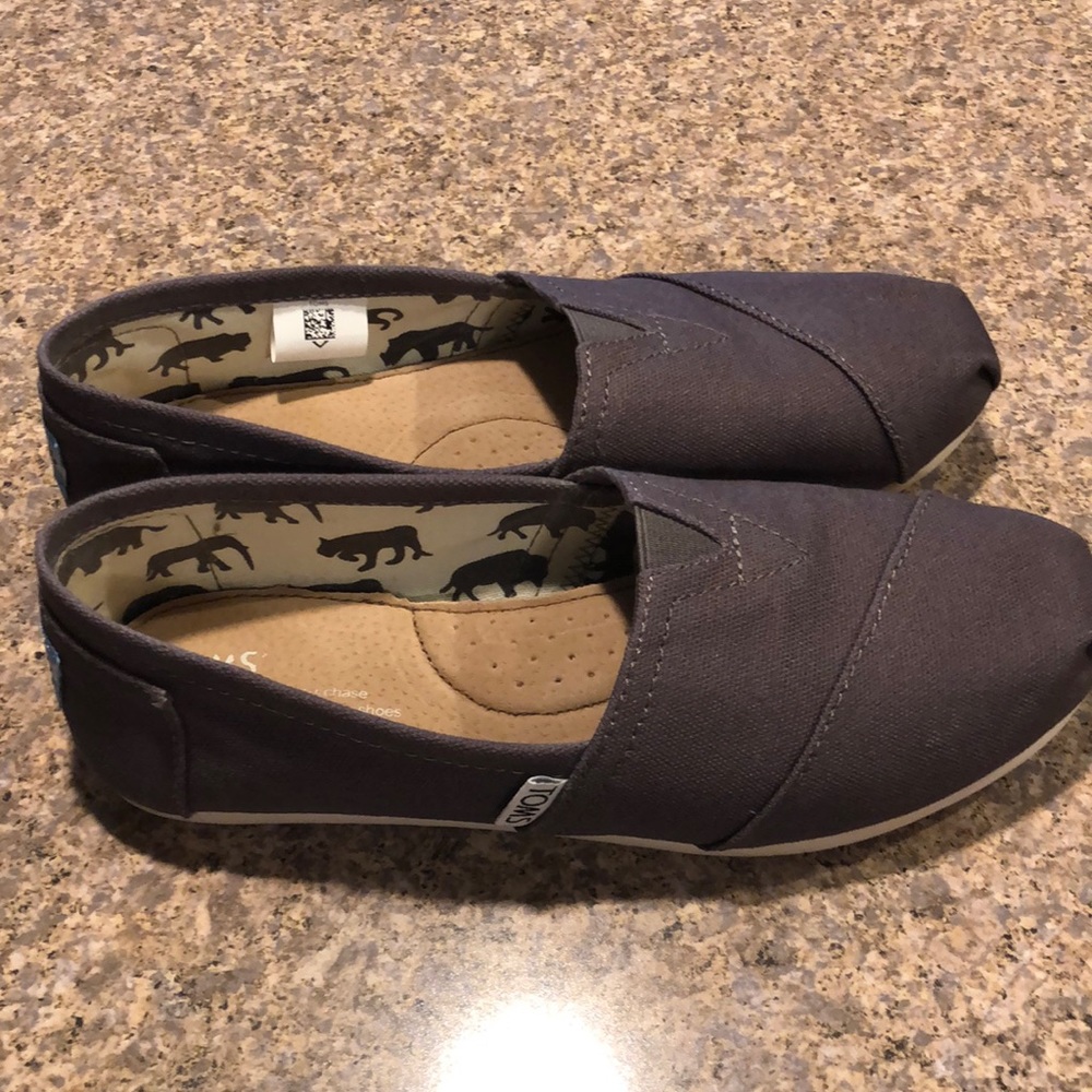 Toms gray size 6.5